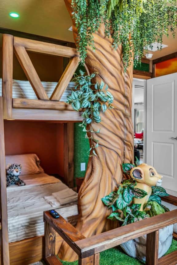 7BR Home | Themed Rooms + Game Room | Pool & Spa